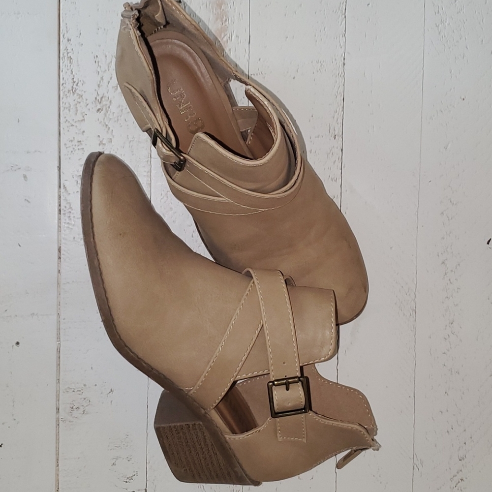 Tan heels size 3